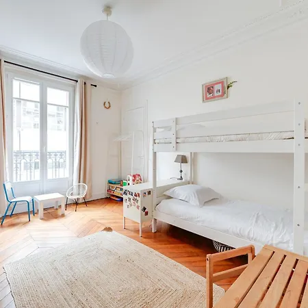 Daire Veeve - Cartographer's Haven Paris