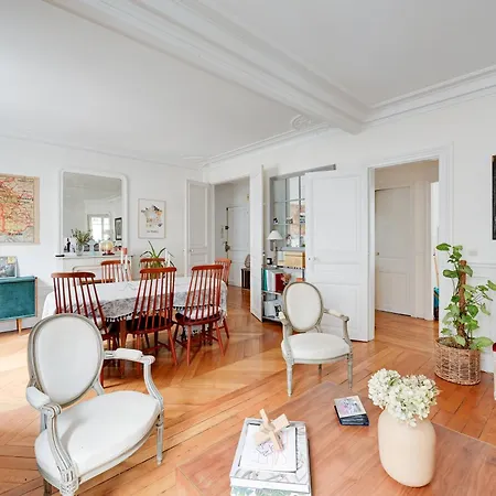 Veeve - Cartographer's Haven Daire Paris